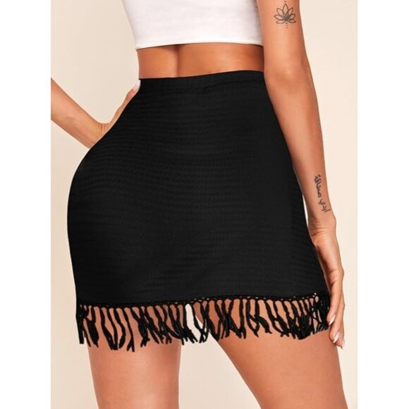 New LilyCoco Women's Fringe Mini Skirt in Black - Size Small - Picture 2 of 10